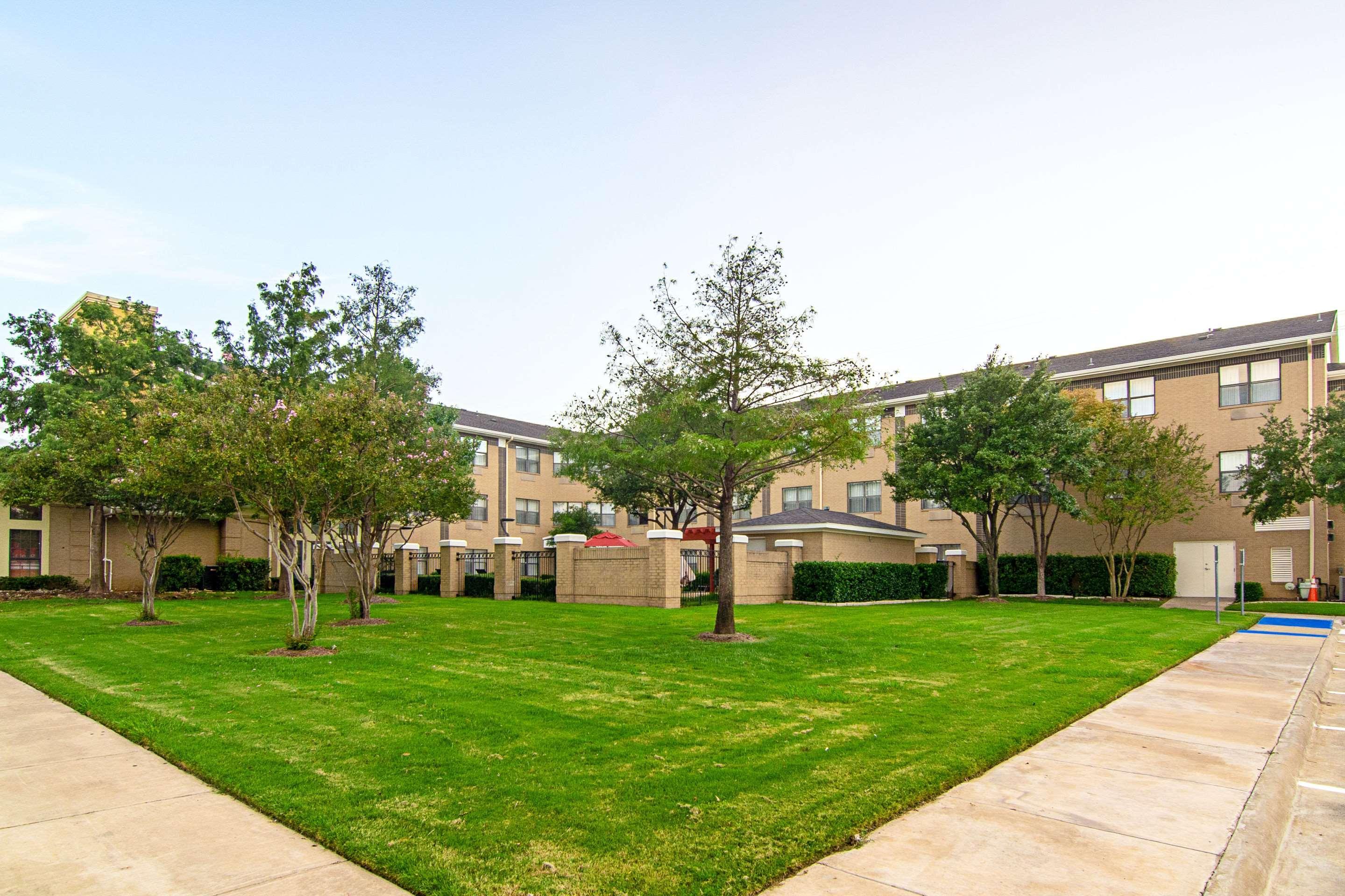 Comfort Suites Nw Dallas Near Love Field Exterior photo