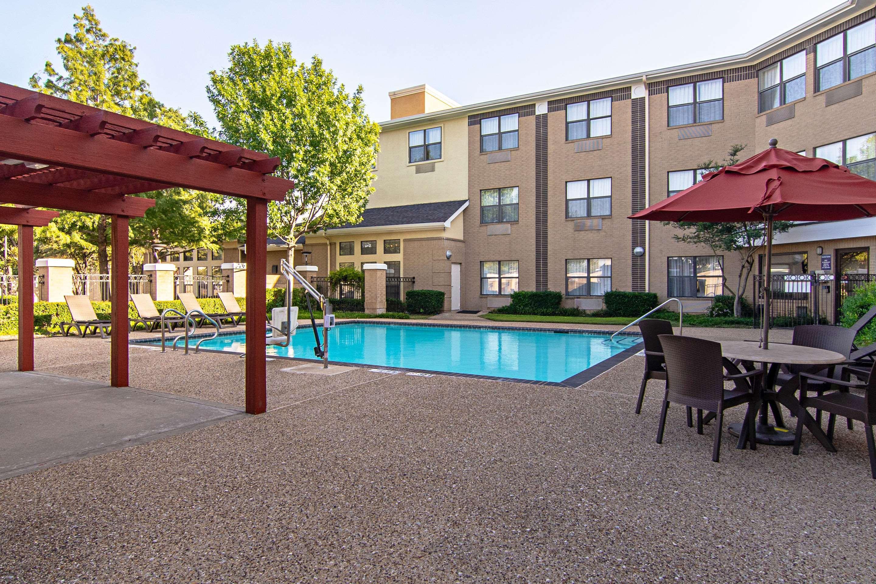 Comfort Suites Nw Dallas Near Love Field Exterior photo