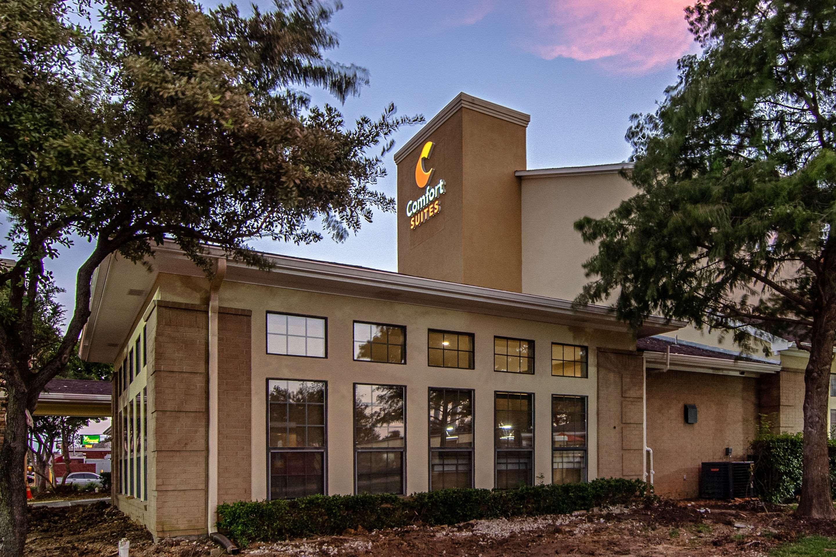 Comfort Suites Nw Dallas Near Love Field Exterior photo